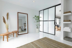 4BR Luxe Pool Villa-canggu near Finns-Wifi,Parking